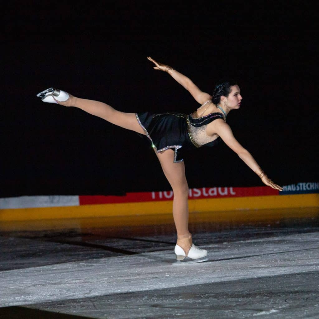 Hanna Horn präsentier Ihre Kür bei der Gala on Ice 2023 in der Eishalle Höchstadt
